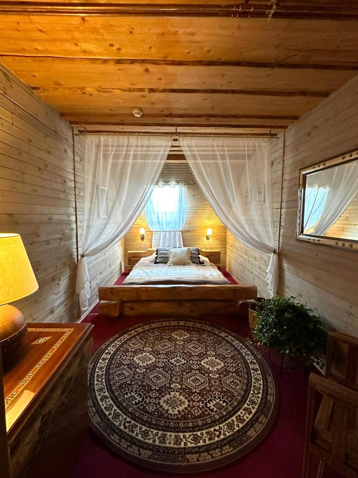Hotel Raksi à Cēsis Extérieur photo