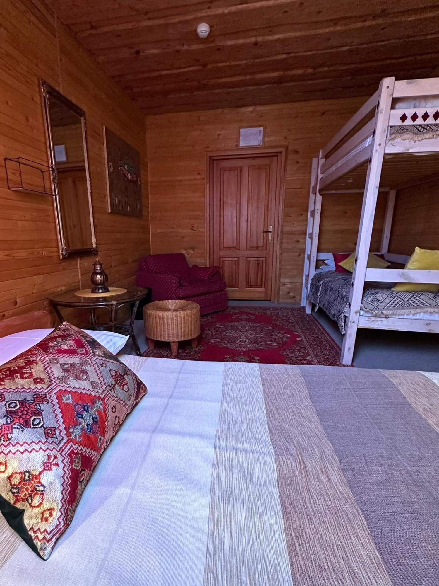 Hotel Raksi à Cēsis Extérieur photo